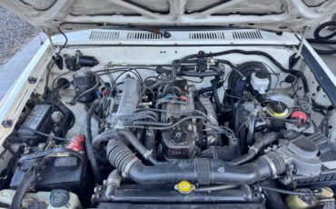 Toyota-truck-1990-white-7