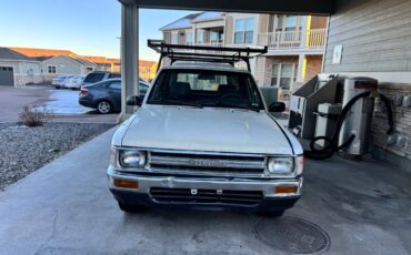 Toyota-truck-1990-white-8