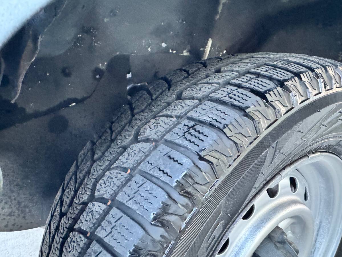 Toyota-truck-1990-white-9