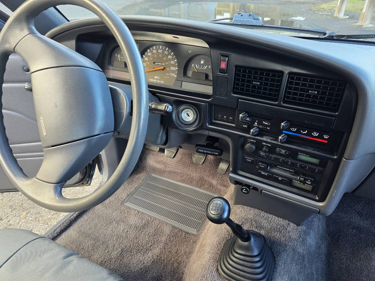 Toyota-truck-dlx-xtra-cab-1989-grey-10