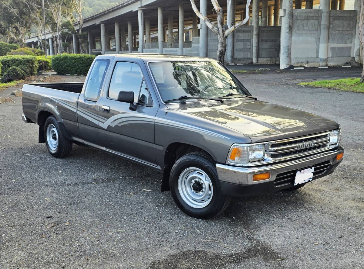 Toyota-truck-dlx-xtra-cab-1989-grey-15