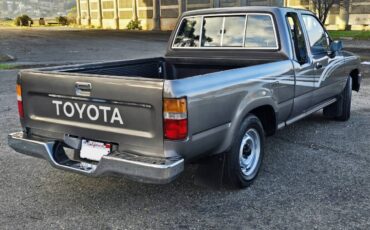 Toyota-truck-dlx-xtra-cab-1989-grey-17