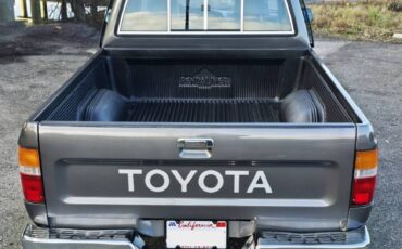 Toyota-truck-dlx-xtra-cab-1989-grey-18