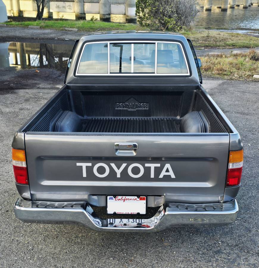 Toyota-truck-dlx-xtra-cab-1989-grey-18