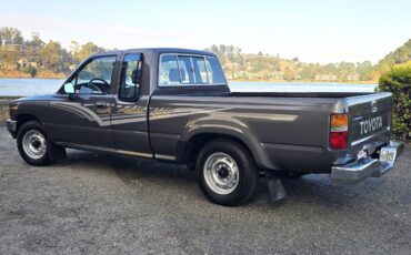 Toyota-truck-dlx-xtra-cab-1989-grey-21