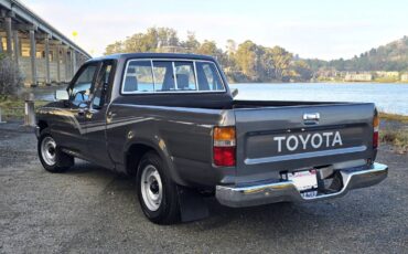 Toyota-truck-dlx-xtra-cab-1989-grey-22