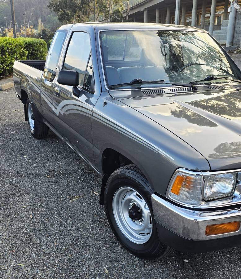 Toyota-truck-dlx-xtra-cab-1989-grey-4