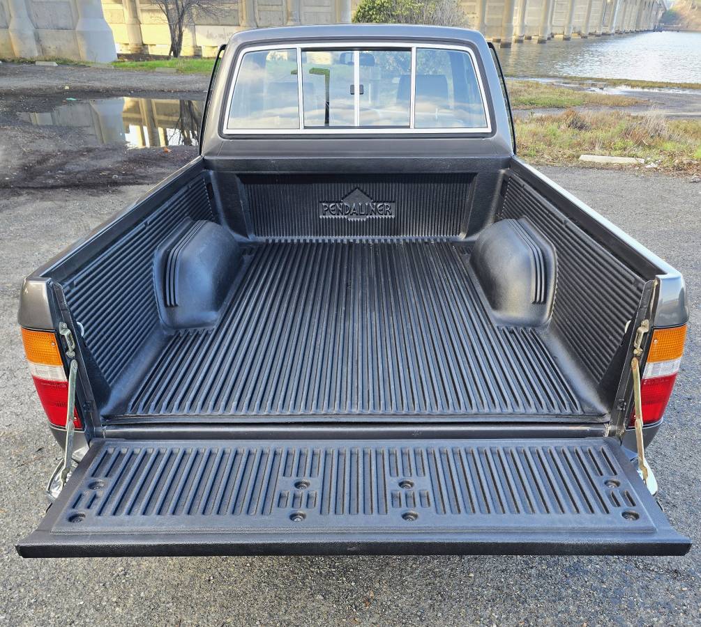 Toyota-truck-dlx-xtra-cab-1989-grey-6