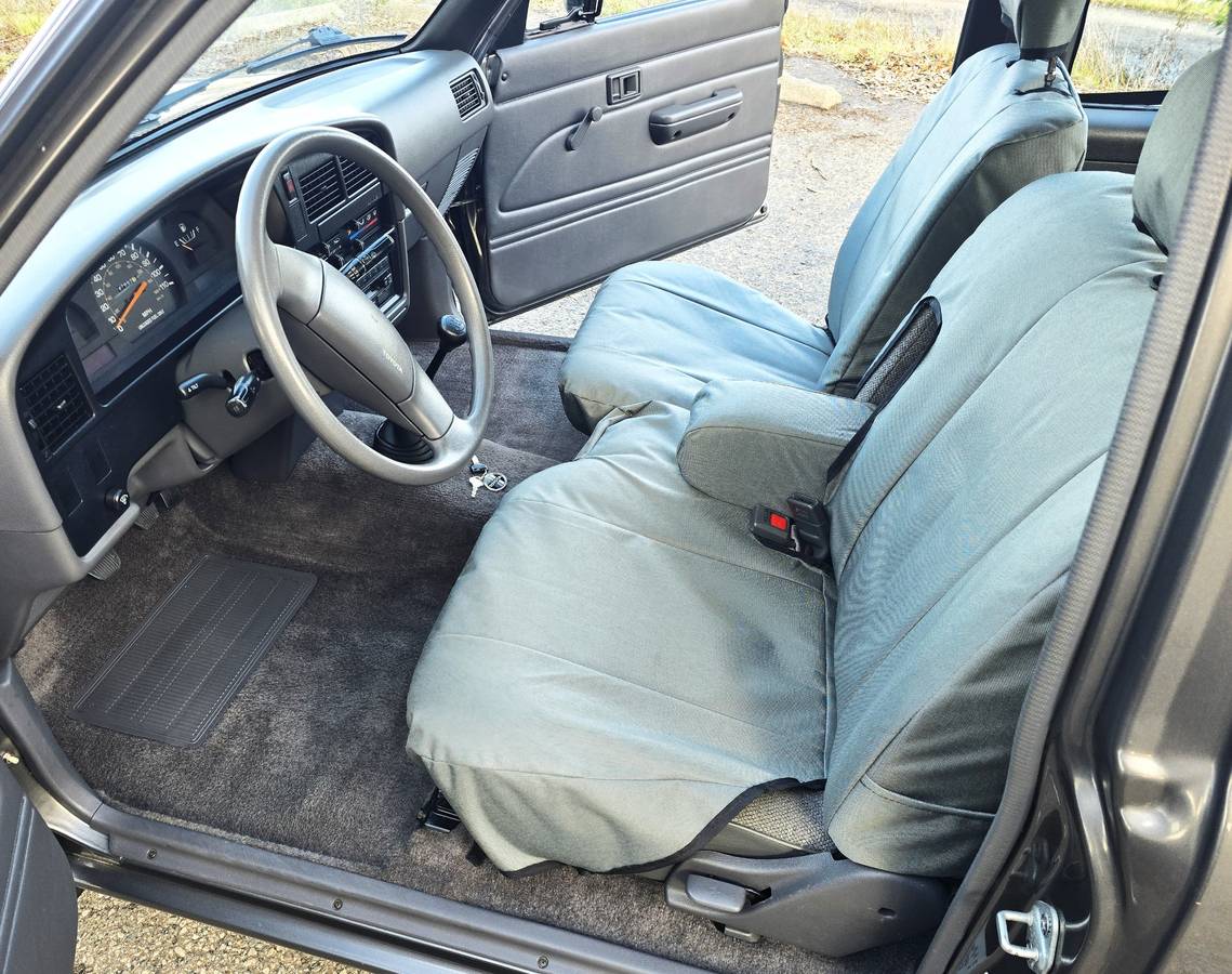 Toyota-truck-dlx-xtra-cab-1989-grey-8