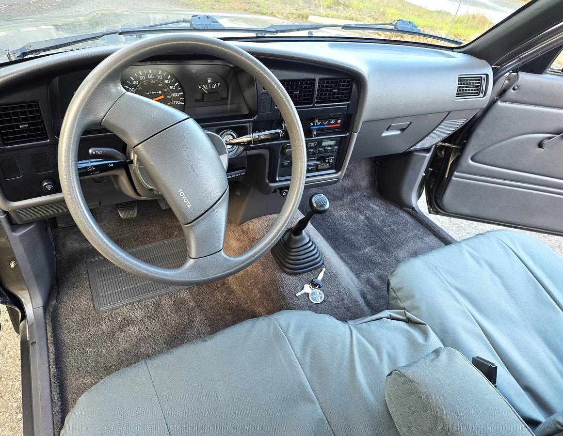 Toyota-truck-dlx-xtra-cab-1989-grey-9