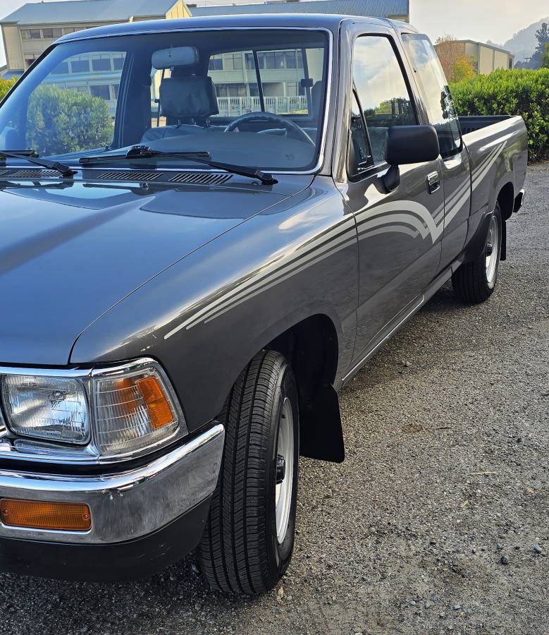 Toyota-truck-dlx-xtra-cab-1989-grey