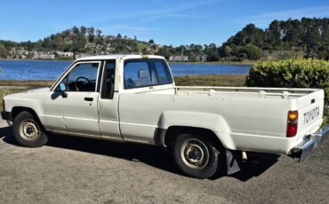 Toyota-truck-dlx-xtra-cab-7-long-bed-1986-white-1