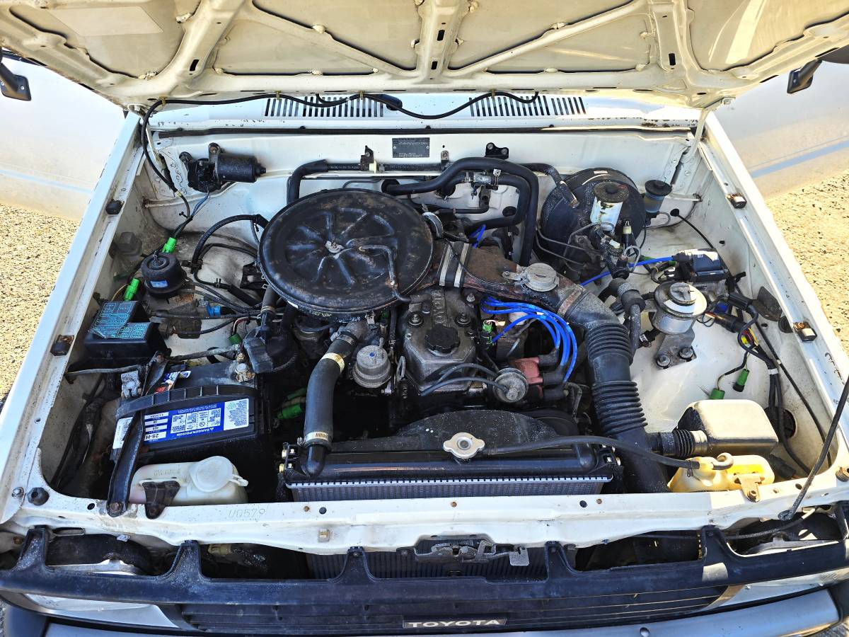 Toyota-truck-dlx-xtra-cab-7-long-bed-1986-white-12