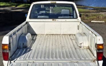 Toyota-truck-dlx-xtra-cab-7-long-bed-1986-white-13