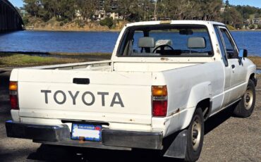 Toyota-truck-dlx-xtra-cab-7-long-bed-1986-white-14