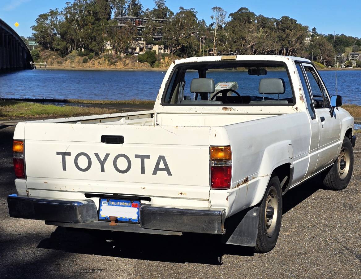 Toyota-truck-dlx-xtra-cab-7-long-bed-1986-white-14