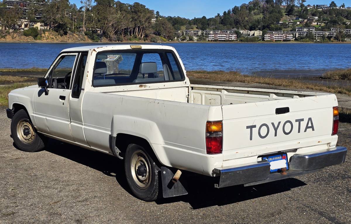 Toyota-truck-dlx-xtra-cab-7-long-bed-1986-white-18