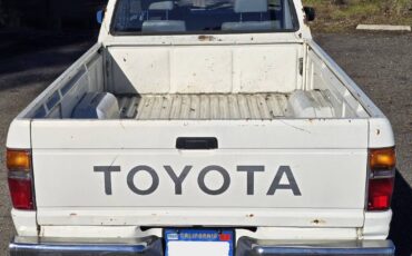 Toyota-truck-dlx-xtra-cab-7-long-bed-1986-white-19