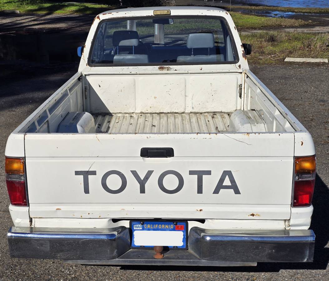 Toyota-truck-dlx-xtra-cab-7-long-bed-1986-white-19