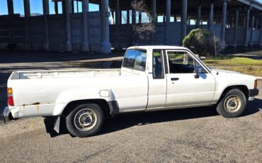 Toyota-truck-dlx-xtra-cab-7-long-bed-1986-white-20