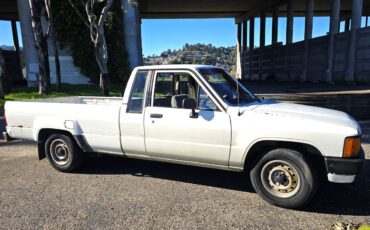 Toyota-truck-dlx-xtra-cab-7-long-bed-1986-white-21