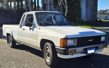 Toyota-truck-dlx-xtra-cab-7-long-bed-1986-white-22
