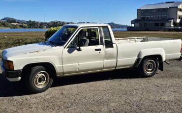 Toyota-truck-dlx-xtra-cab-7-long-bed-1986-white-3