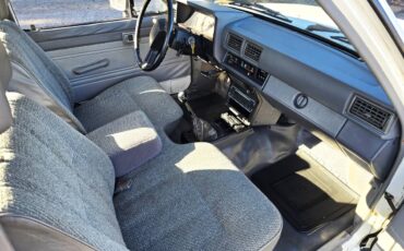 Toyota-truck-dlx-xtra-cab-7-long-bed-1986-white