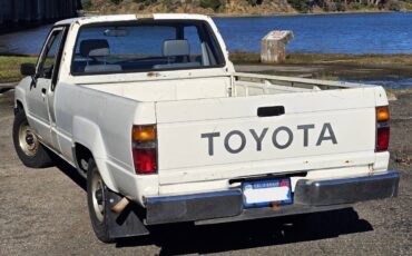 Toyota-truck-dlx-xtra-cab-7-long-bed-1986-white-5