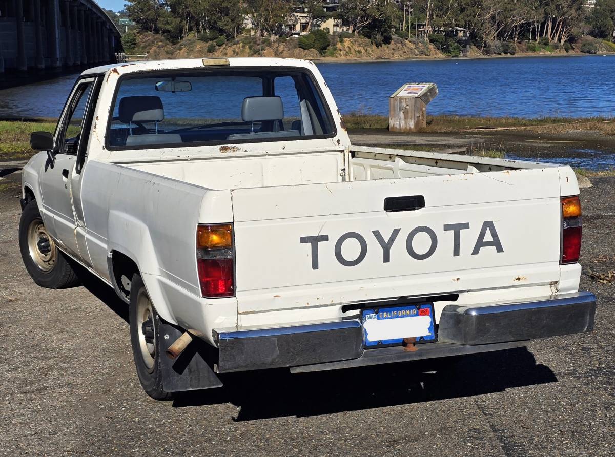Toyota-truck-dlx-xtra-cab-7-long-bed-1986-white-5