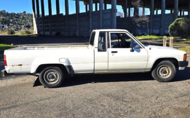 Toyota-truck-dlx-xtra-cab-7-long-bed-1986-white-6