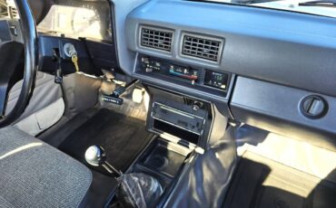 Toyota-truck-dlx-xtra-cab-7-long-bed-1986-white-9