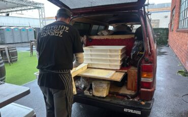 Toyota-van-le-1984-purple-1