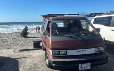 Toyota-van-le-1984-purple-1