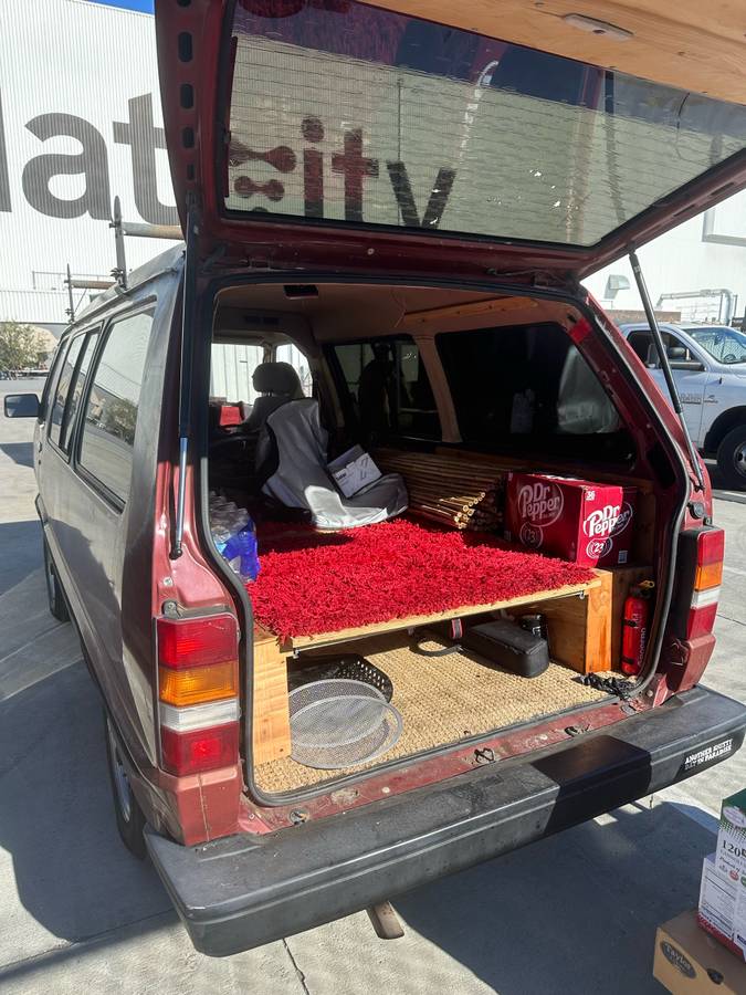 Toyota-van-le-1984-purple-2