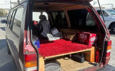 Toyota-van-le-1984-purple-4