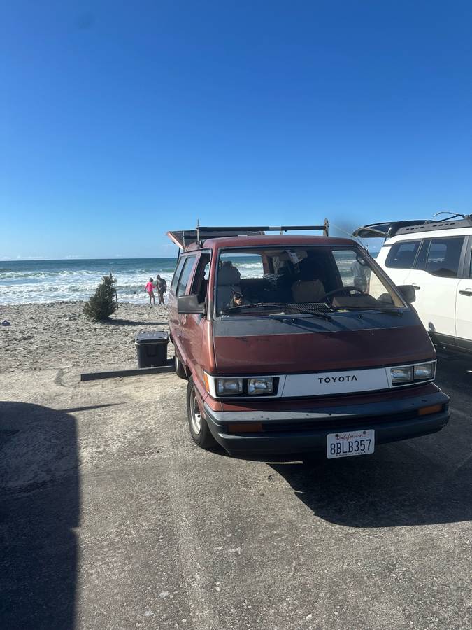 Toyota-van-le-1984-purple