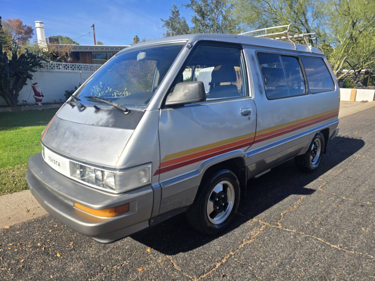 Toyota-wagon-1989-silver-1
