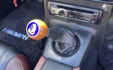 Triump-tr6-1976-custom-10