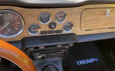 Triump-tr6-1976-custom-17