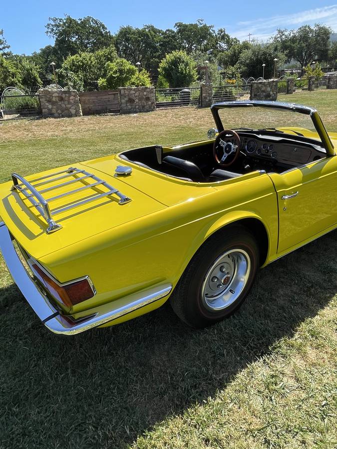 Triump-tr6-1976-custom-2