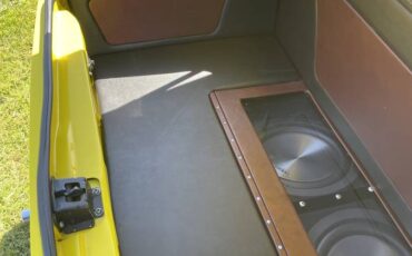 Triump-tr6-1976-custom-9