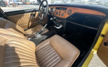 Triumph-Spitfire-1974-Convertible-10