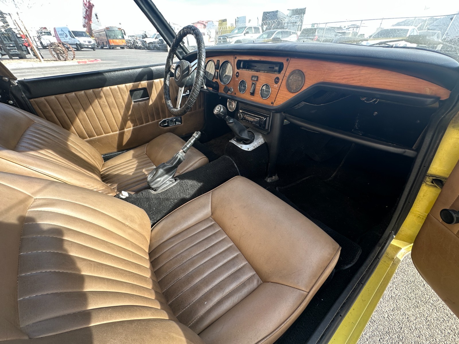 Triumph-Spitfire-1974-Convertible-10