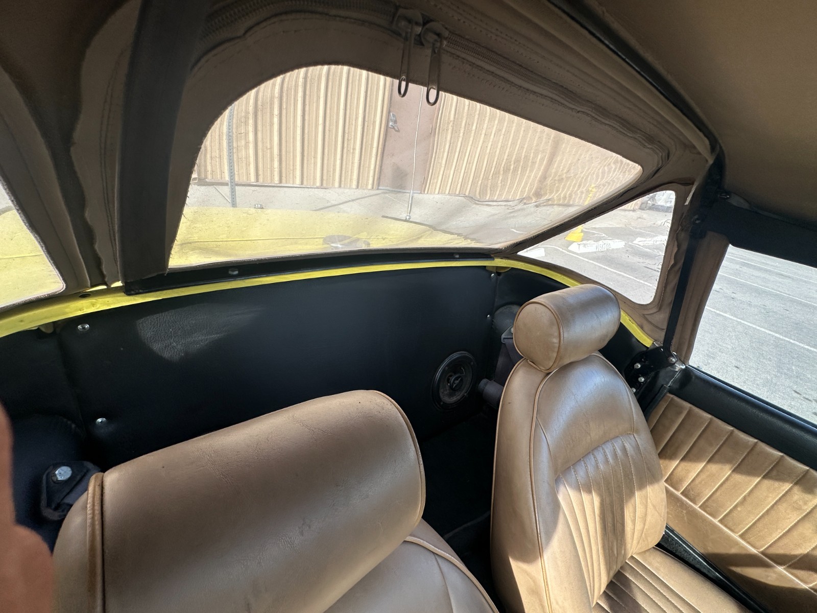 Triumph-Spitfire-1974-Convertible-11