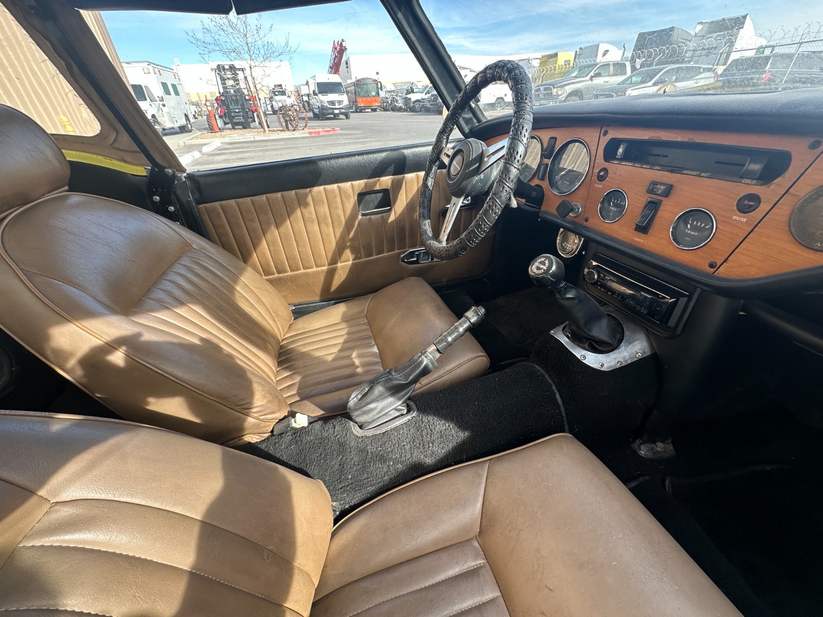 Triumph-Spitfire-1974-Convertible-12