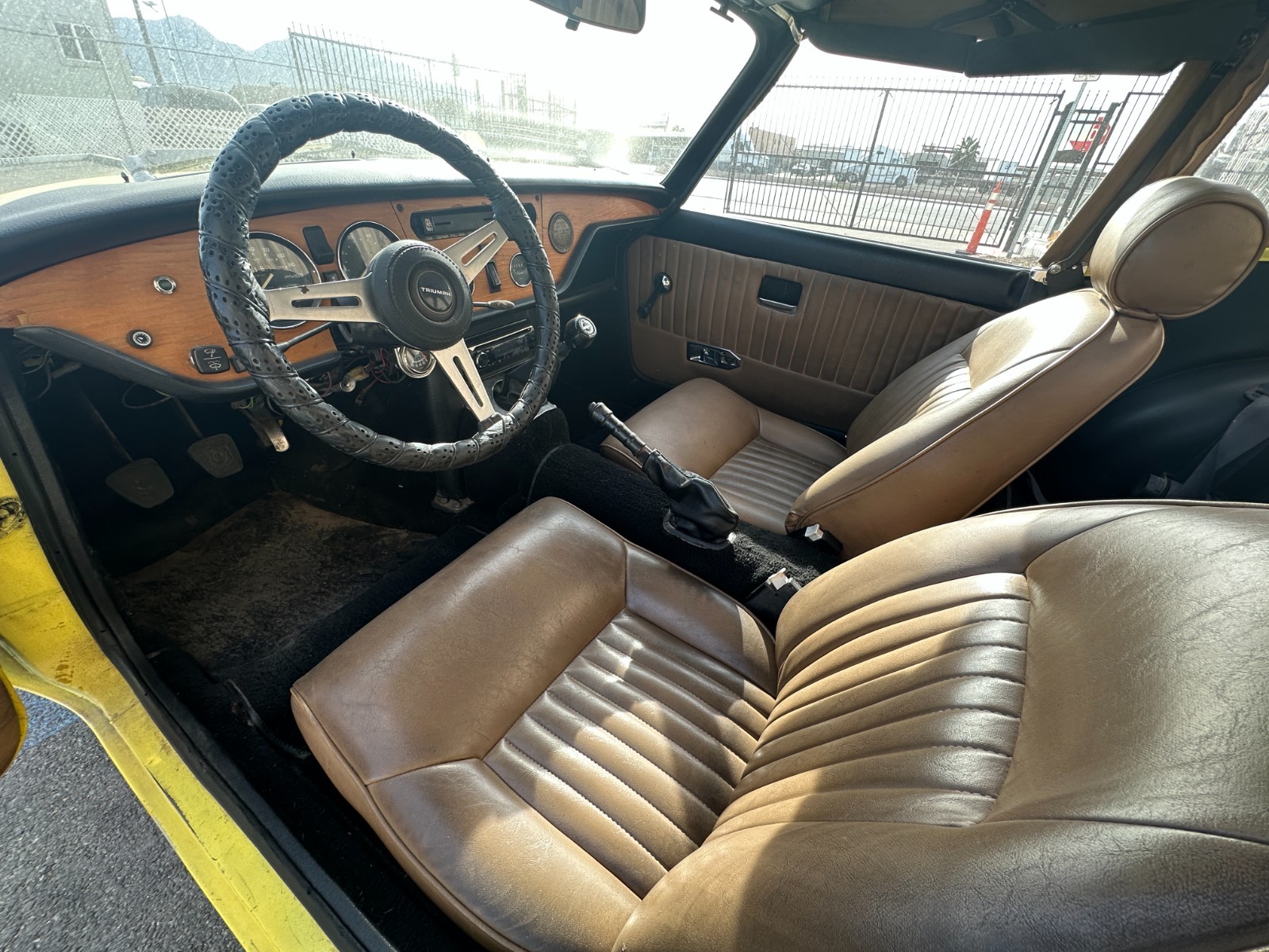 Triumph-Spitfire-1974-Convertible-14