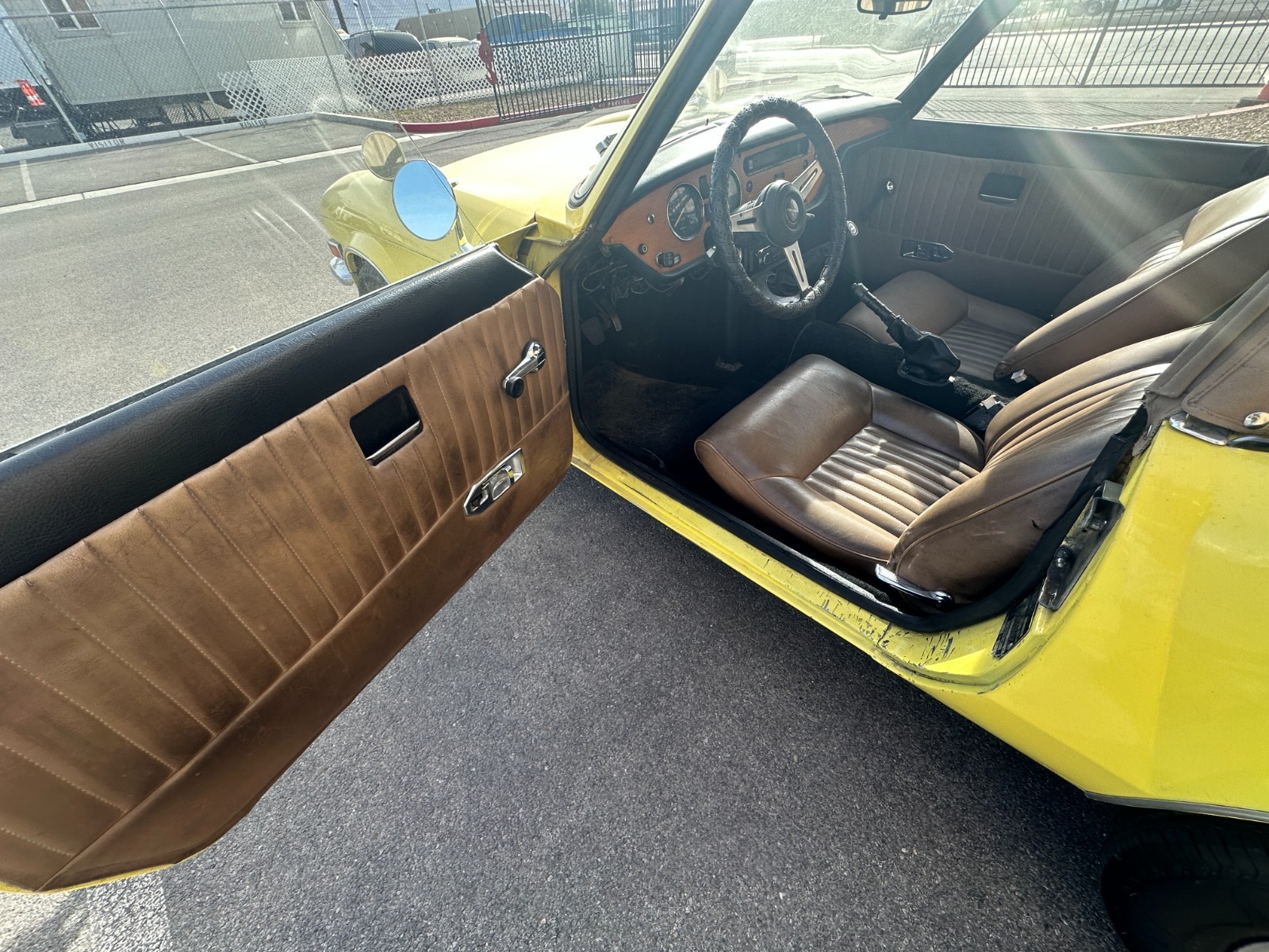 Triumph-Spitfire-1974-Convertible-15