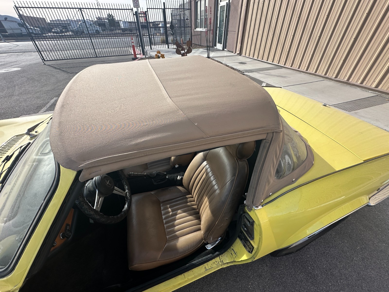 Triumph-Spitfire-1974-Convertible-17