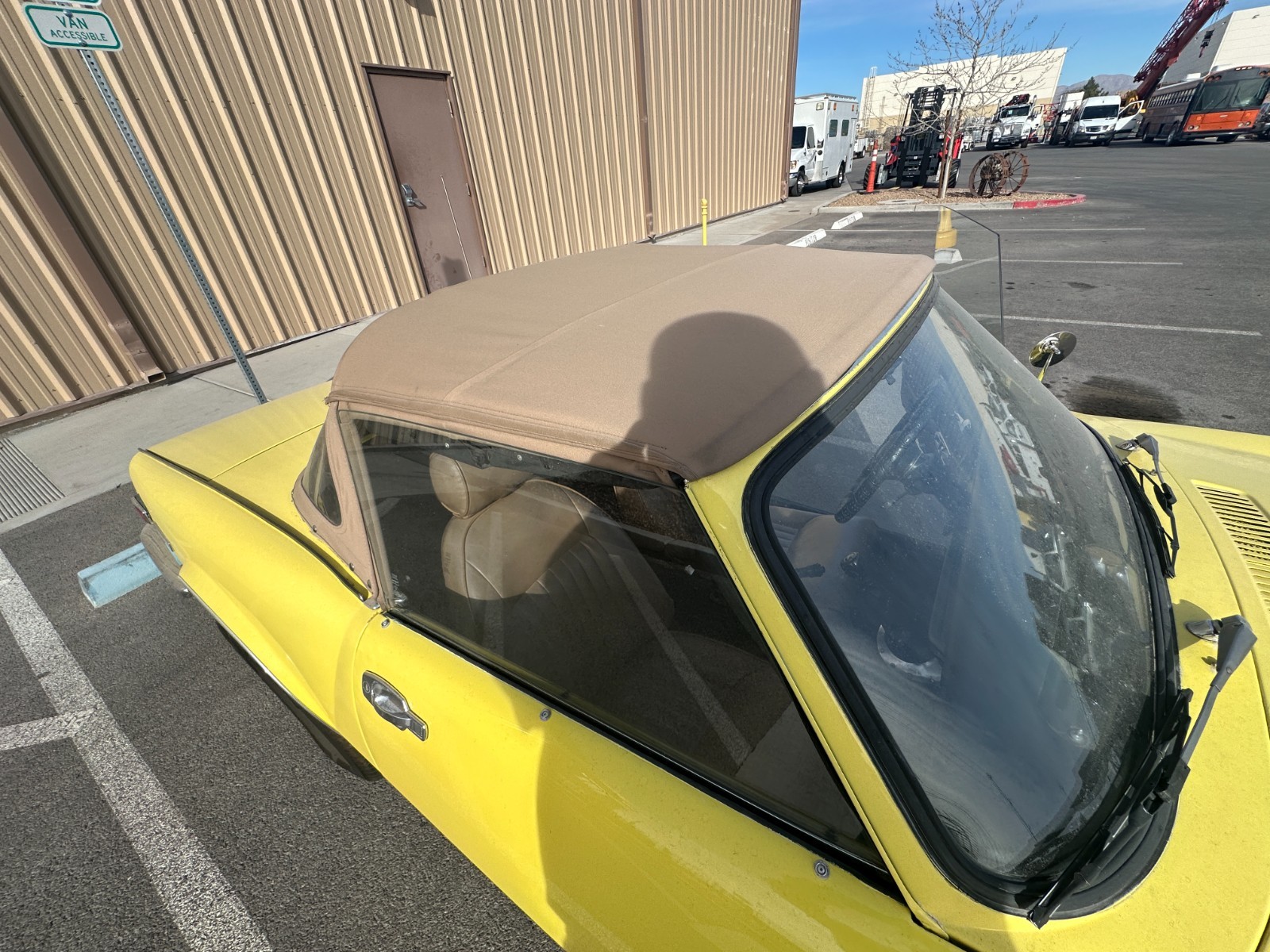 Triumph-Spitfire-1974-Convertible-19